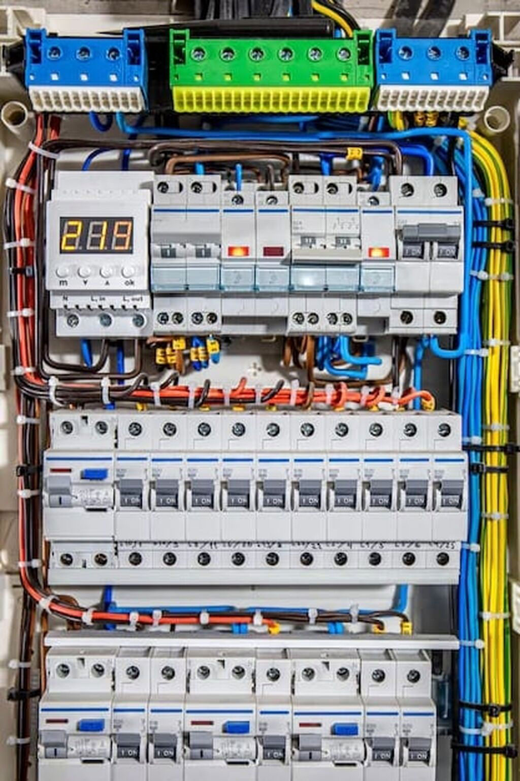 https://www.elektrikar.sk/wp-content/uploads/2025/03/rozvadec.jpg